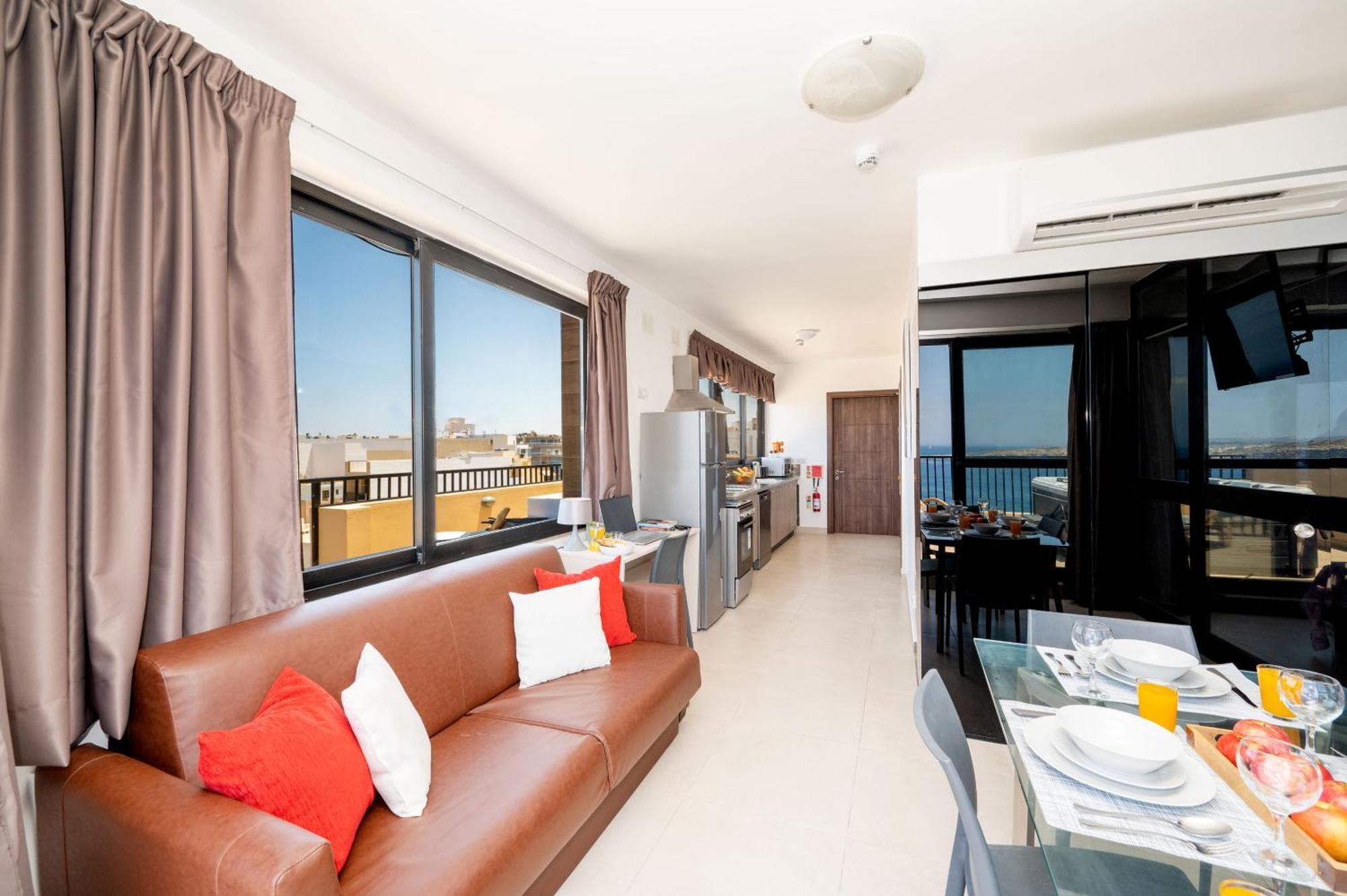 Апартаменты Islet Promenade Seafront Penthouse With Breathtaking Seaviews And Private Hot Tub On The Large Terrace By Getawaysmalta Сент-Полс-Бей Экстерьер фото