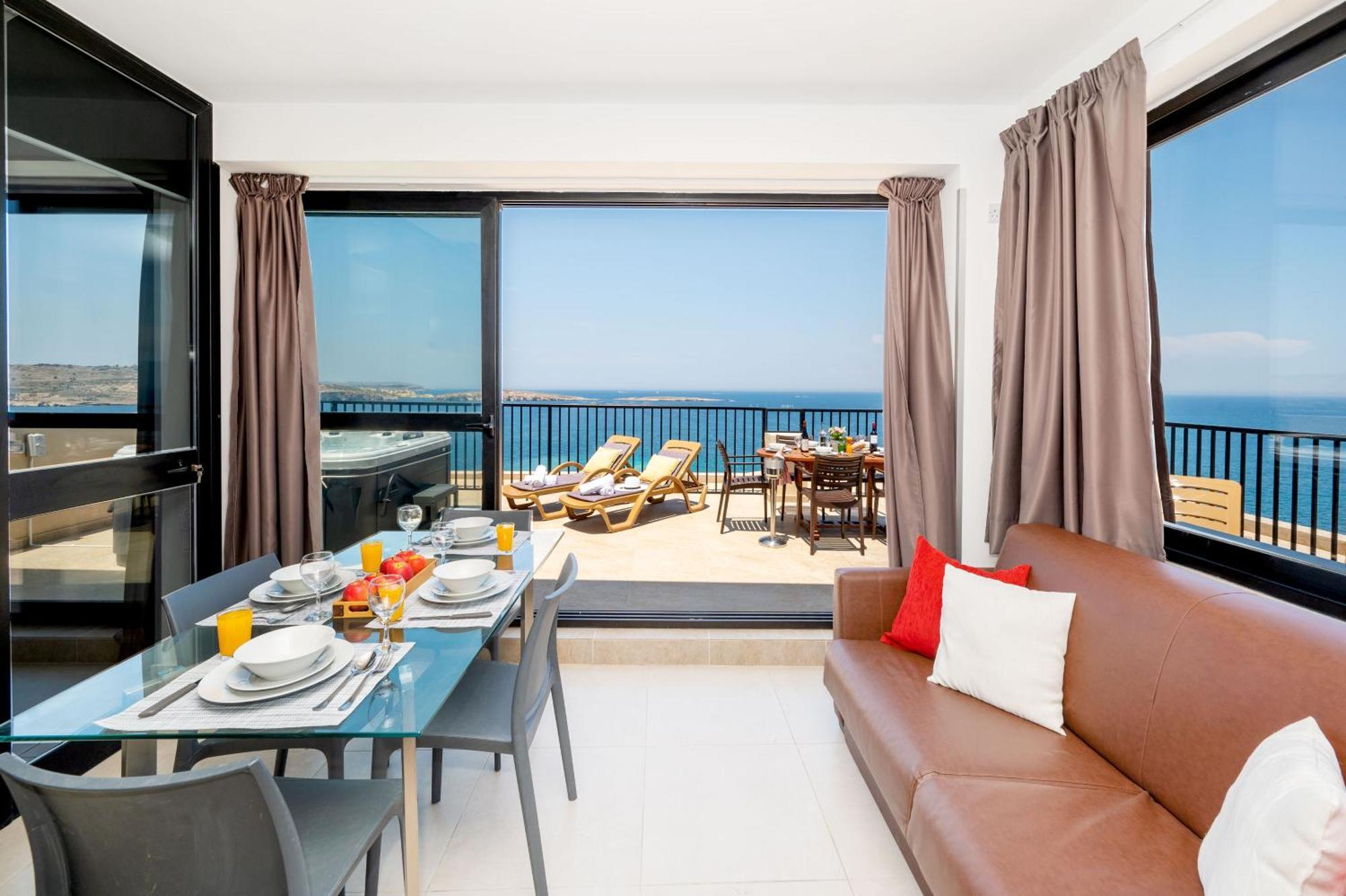 Апартаменты Islet Promenade Seafront Penthouse With Breathtaking Seaviews And Private Hot Tub On The Large Terrace By Getawaysmalta Сент-Полс-Бей Экстерьер фото