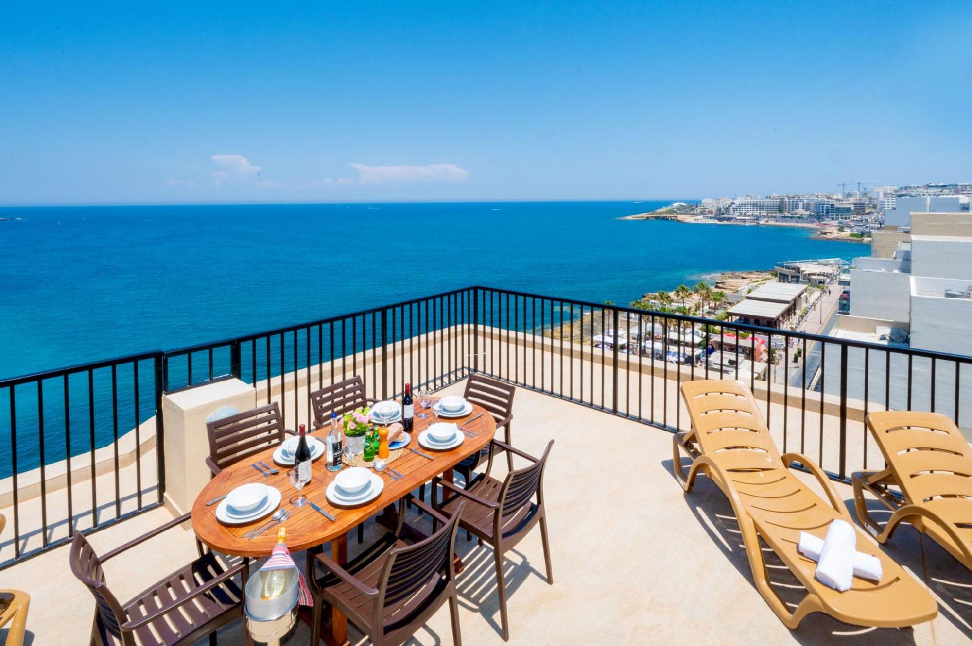 Апартаменты Islet Promenade Seafront Penthouse With Breathtaking Seaviews And Private Hot Tub On The Large Terrace By Getawaysmalta Сент-Полс-Бей Экстерьер фото