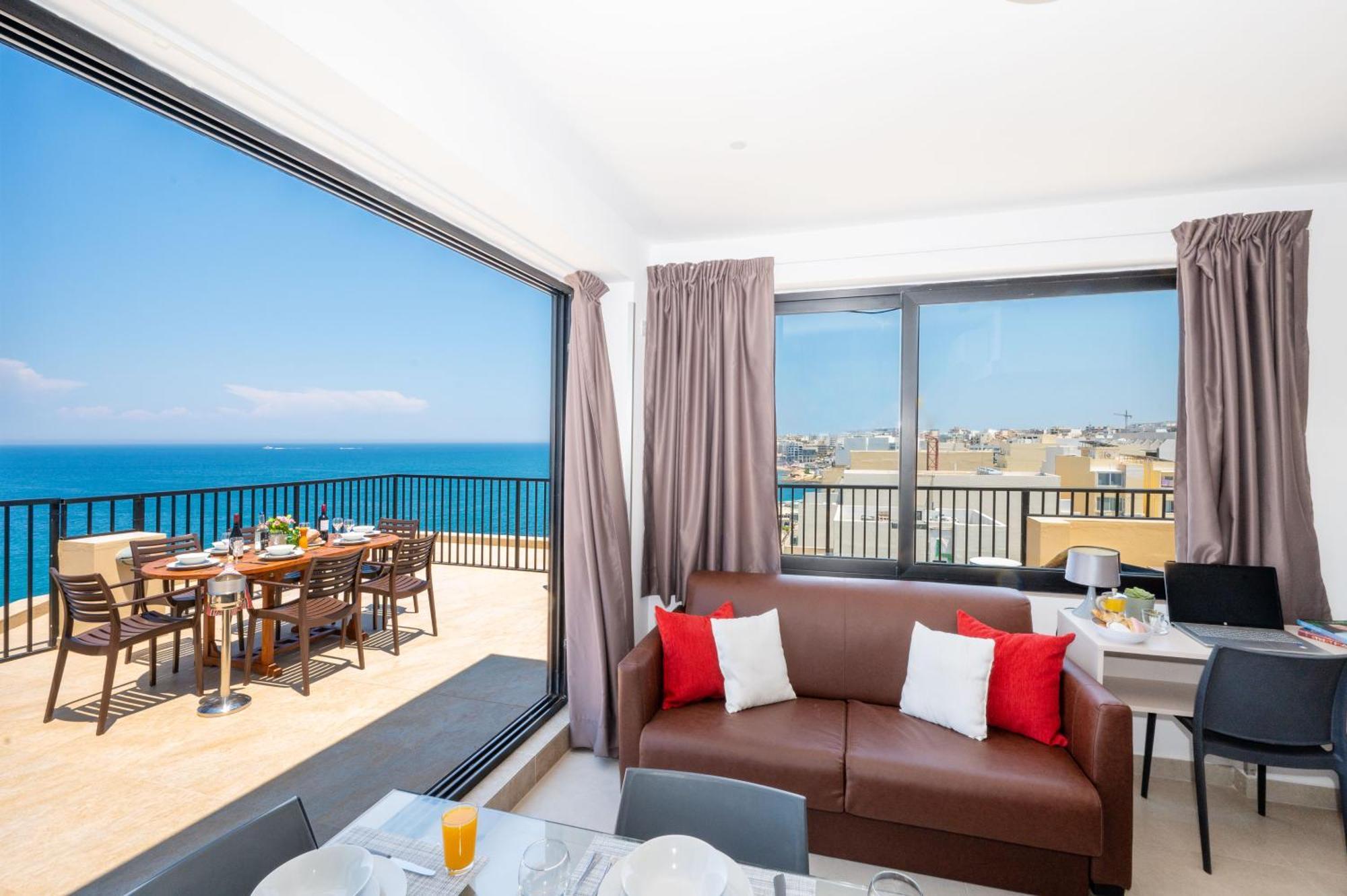 Апартаменты Islet Promenade Seafront Penthouse With Breathtaking Seaviews And Private Hot Tub On The Large Terrace By Getawaysmalta Сент-Полс-Бей Экстерьер фото