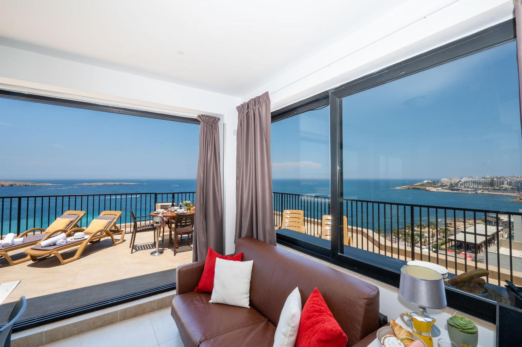 Апартаменты Islet Promenade Seafront Penthouse With Breathtaking Seaviews And Private Hot Tub On The Large Terrace By Getawaysmalta Сент-Полс-Бей Экстерьер фото