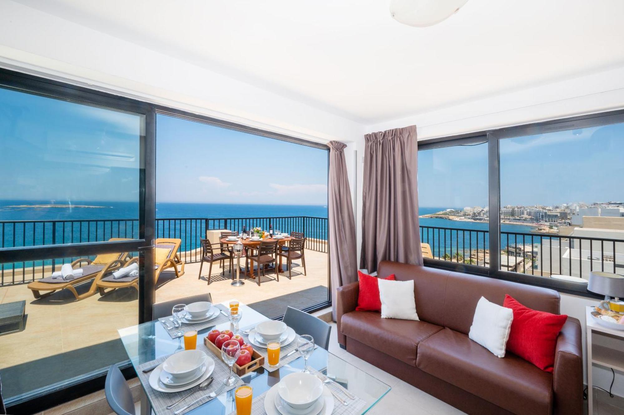 Апартаменты Islet Promenade Seafront Penthouse With Breathtaking Seaviews And Private Hot Tub On The Large Terrace By Getawaysmalta Сент-Полс-Бей Экстерьер фото